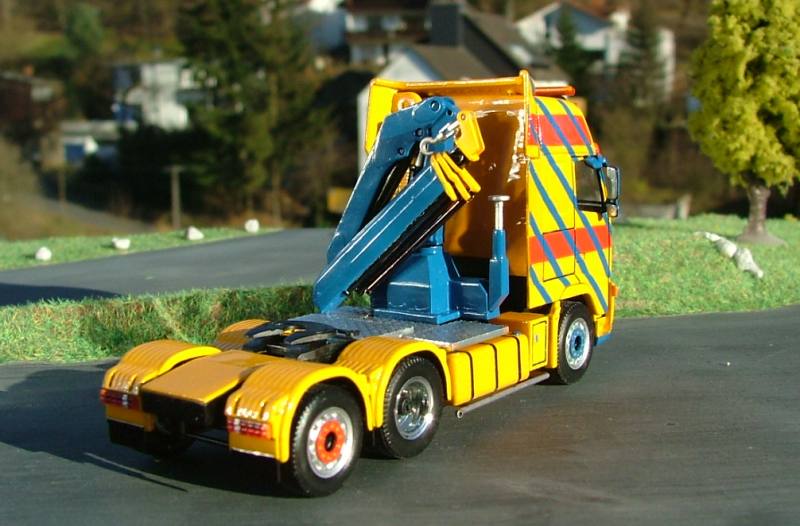 yellow1644.JPG